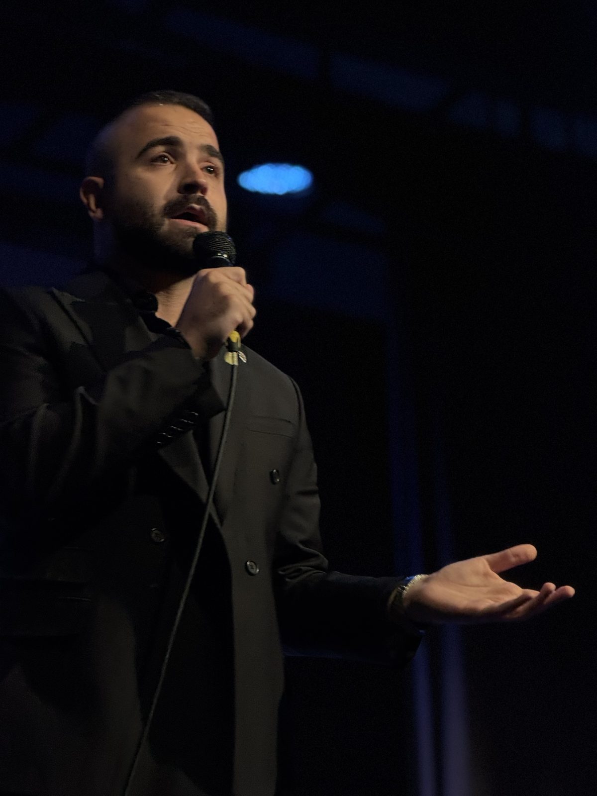 Mohammad Abulfailat speaking on stage at Masterminds Talent 2025